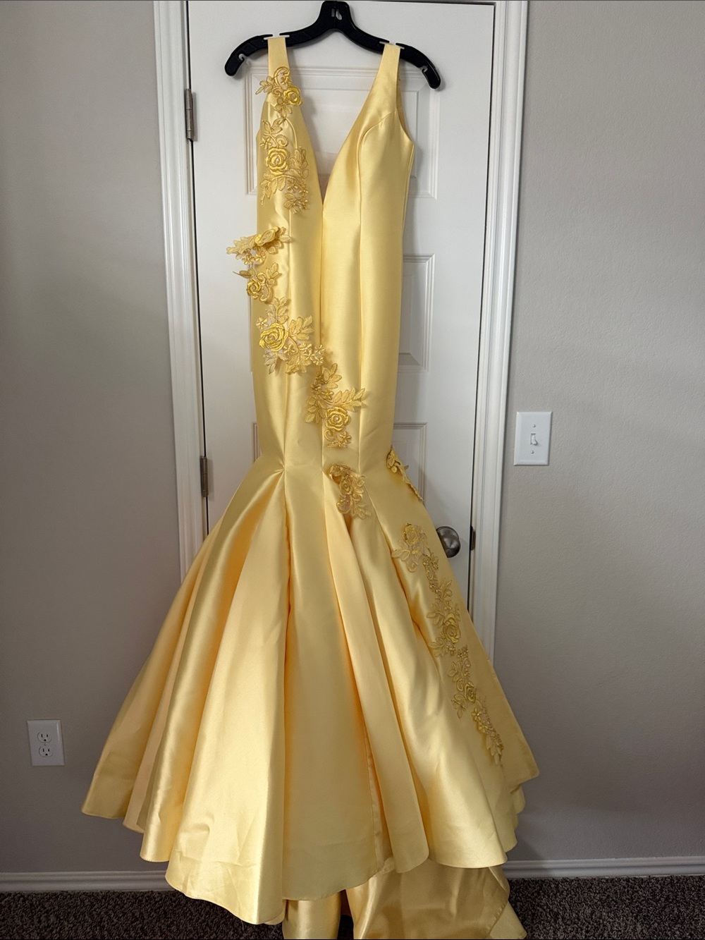 Vienna Prom Yellow Floral Appliqué Mermaid Gown